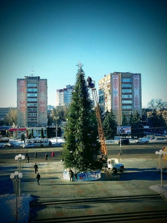 У Черкасах демонтовують головну ялинку міста