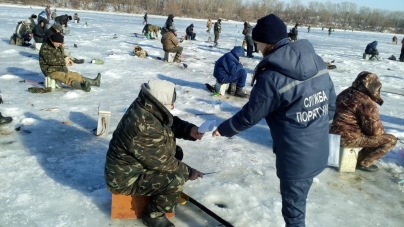 Канівські рятувальники вирушили у профілактичний рейд на вкриті кригою водойми