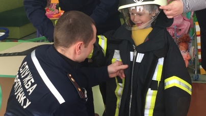 Черкаські рятувальники провели акцію для дітей
