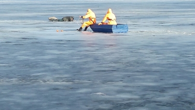 Черкаські рятувальники витягнули з криги рибалку