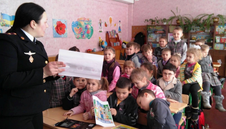 Рятувальники Черкащини навчали дітей правилам безпеки життєдіяльності взимку