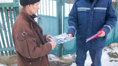 Монастерищенські рятувальники і словом, і ділом забезпечують безпеку громадян