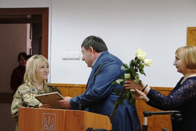 Черкаські депутати привітали відому волонтерку