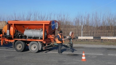 На Черкащині розпочали ремонтувати дороги струменевим методом