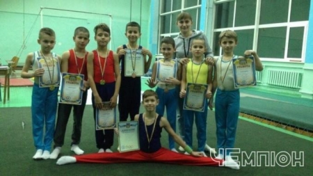 Черкаські гімнасти вдало виступили у Хмельницьку