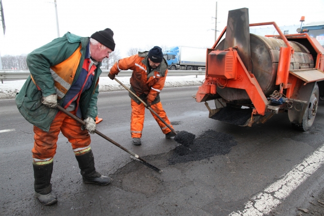 Жителі Катеринополя просять владу почати ремонт доріг