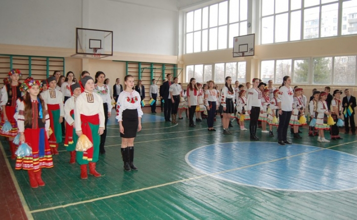 Черкаські школярі провели флешмоб до Дня українського добровольця