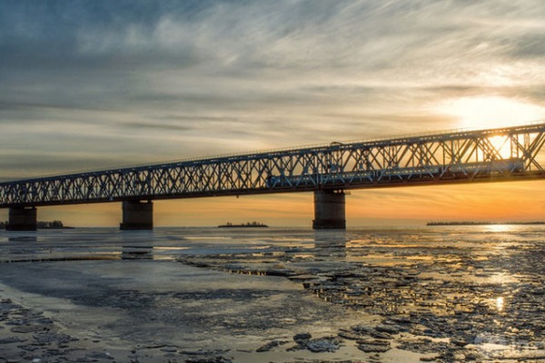 Черкаський міст через Дніпро серед найнебезпечніших в Україні