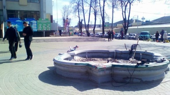 У центрі Черкас демонтували фонтан
