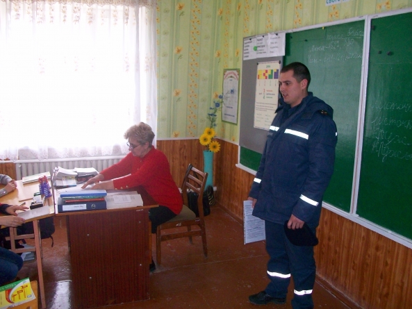 Монастирищенські рятувальники для дітей провели урок безпеки