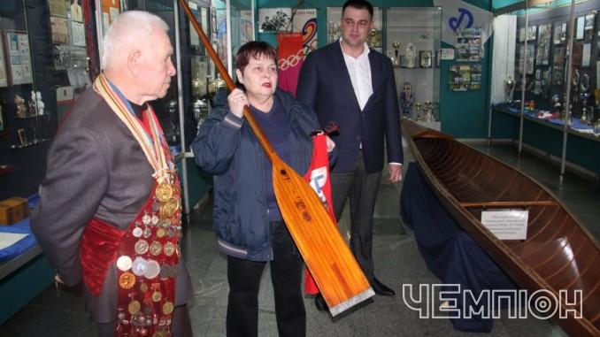 Олімпійський чемпіон Андрій Хіміч передав музею унікальні експонати