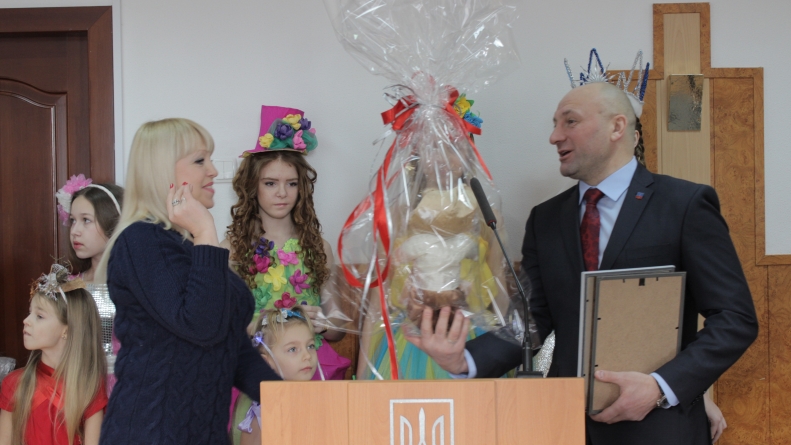 Анатолія Бондаренка відзначили подяками за підтримку обдарованих дітей