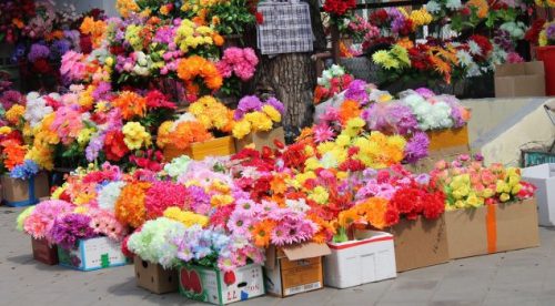 Уманський виконком оприлюднив список місць торгівлі штучними квітами