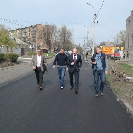 Бондаренко проінспектував ремонт доріг на Сумгаїтській, Мендєлєєва та Самійла Кішки (ФОТО)