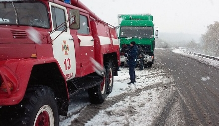 У Карлівському районі рятувальники відбуксували 27 автівок