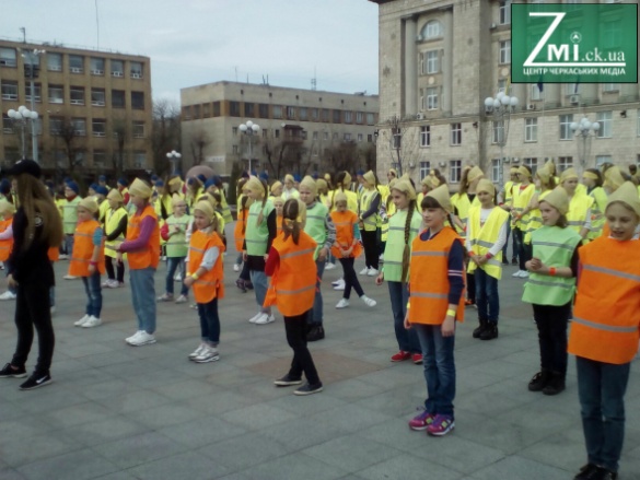 Черкаські поліцейські влаштували танцювальний флешмоб