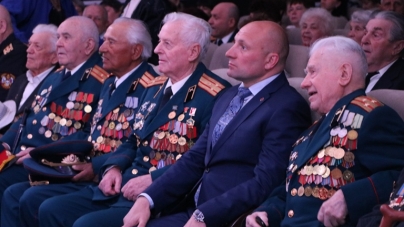 Черкаських ветеранів привітали концертом
