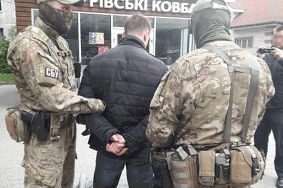 Черкаські правоохоронці затримали двох поліцейських-хабарників