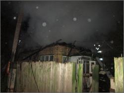 У Черкасах згорів дах в житловому будинку