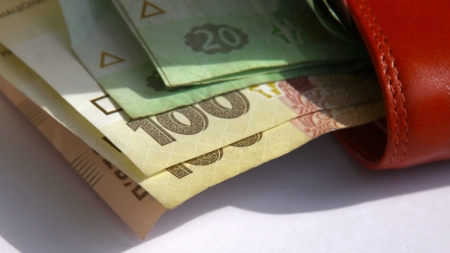 Кількість отримувачів зарплати на Черкащині знизилися майже на 40%