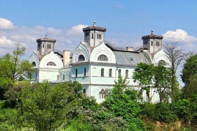 Палац на Черкащині рекомендують відвідати туристам