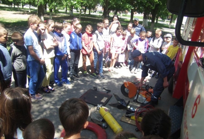 На Звенигородщині до дітей на урок прийшли професійні пожежники