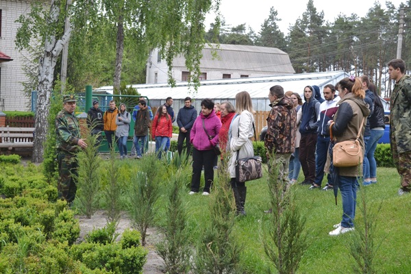 Черкаські лісівники поділитися особливостями своєї роботи зі студентами-екологами