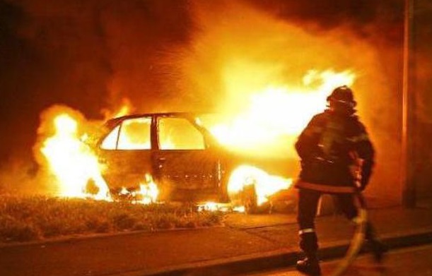 Вчора рятувальникам довелося гасити автомобіль