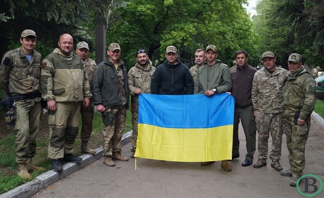Волонтери з Черкащини нагородили бійців “Айдару” в зоні АТО