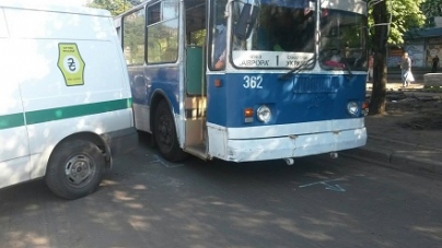 Черкаський тролейбус зіткнувся з автівкою