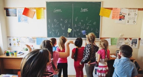 Іноземці у літніх таборах Черкащини навчають дітей різних мов