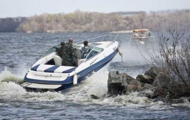 Водний патруль зупинив човен, яким керував нетверезий водій