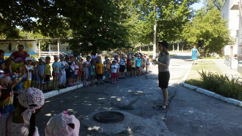 Канівські рятувальники навчали діток із «Зайчика» правилам безпечної поведінки влітку