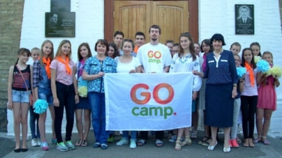 Волонтер із Великобританії прибув до смілянських гімназистів