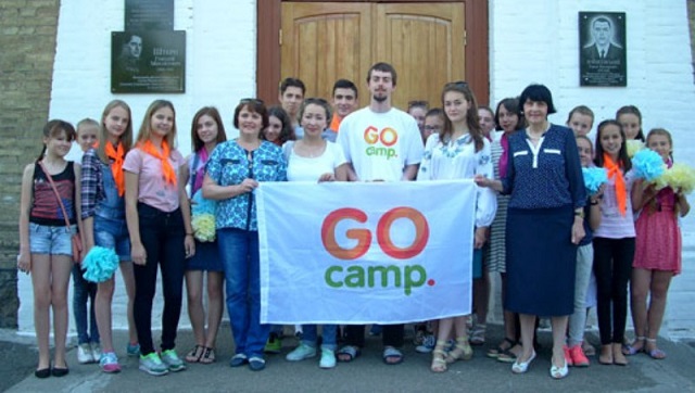 Волонтер із Великобританії прибув до смілянських гімназистів