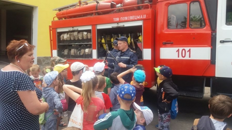 Дітей з Черкащини водили на екскурсії до пожежних частин