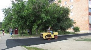 У Шполі ремонтують під’їзди до багатоквартирних будинків