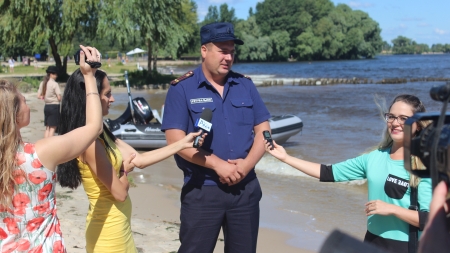 Черкаські рятувальники та представники ЗМІ провели профілактичний рейд на пляжі «Рів`єра»