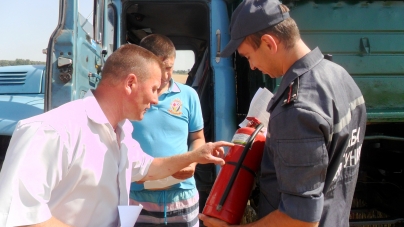 Христинівські рятувальники нагадали працівникам сільгосппідприємств правила пожежної безпеки під час жнив