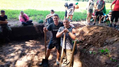Археологи ЧНУ запрошують на розкопки до Трахтемирова