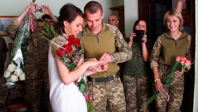 Боєць АТО з Черкащини відгуляв весілля на фронті