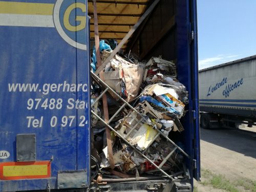 У Черкасах виявили вантажівку з львівським сміттям