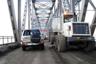 Темпи ремонтних робіт на мосту через Дніпро пришвидшаться вже цього тижня, – служба автодоріг