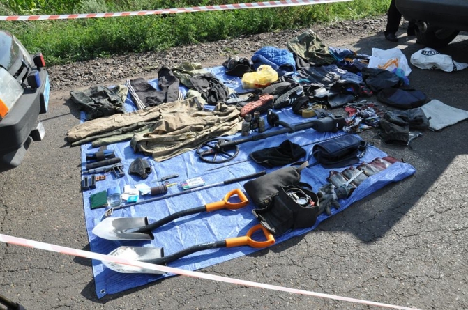 На Черкащині із наркотиками та зброєю затримали “чорних” археологів