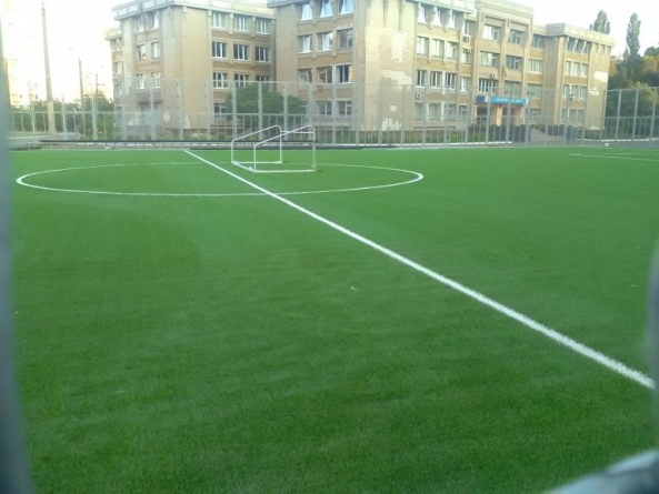 У 34 школі добігають кінця роботи з реконструкції футбольного поля