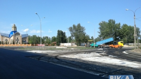 Підрядник пояснив, чому на новій дорозі у Черкасах відкопується асфальт