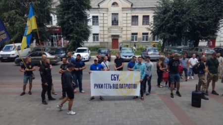 У Черкасах пікетують СБУ
