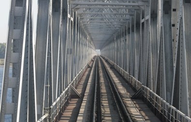 Проїжджу частину мосту через Дніпро мають відремонтувати до 15 вересня цього року