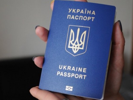 За біометричними паспортами щодня приходять понад сто черкащан