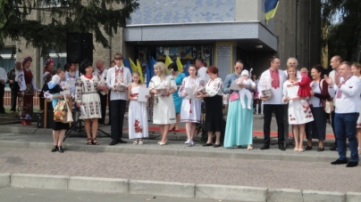 В День Незалежності Корсунь розцвів вишиванками